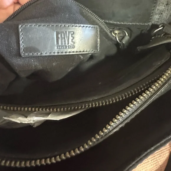 Frye Charlie Shoulder Bag real leather in Camo (black) - Picture 8 of 11